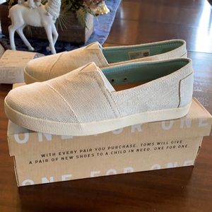 Tom’s Avalon natural yarn dye slip on 8